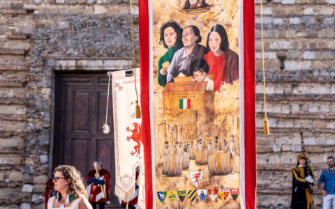 Bravìo delle botti, svelato il panno dedicato agli 80 anni della Repubblica