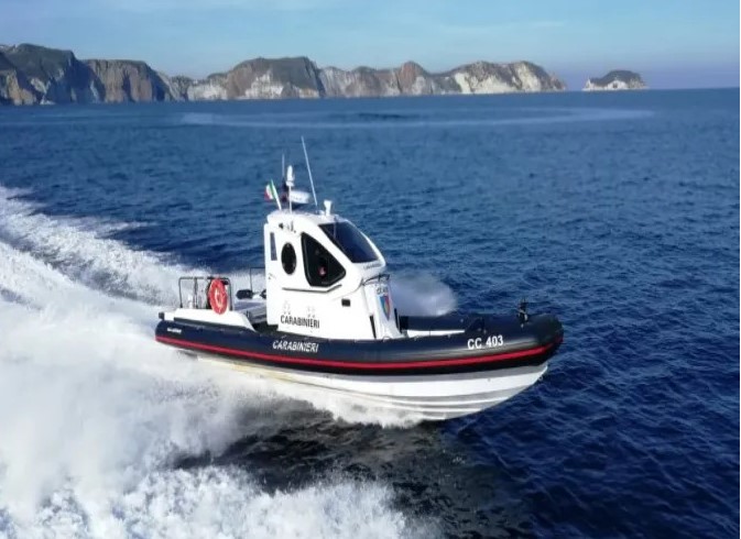 Cadavere ritrovato in mare a Punta Papa: indagini in corso