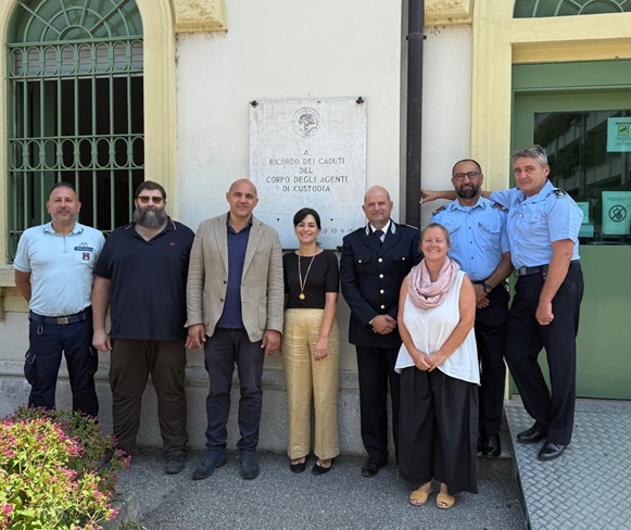 Carcere di Lecco al limite: 94 detenuti per 53 posti. Fragomeli: “Caldo e sovraffollamento pesano sulla vivibilità”