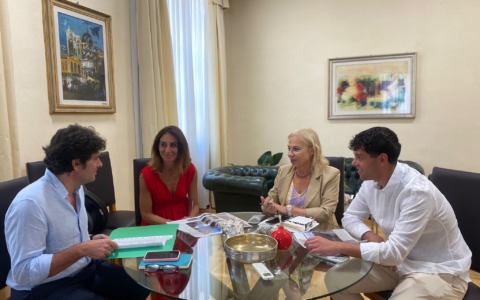 Centro storico, il sindaco Celentano e gli assessori Muzio e Cosentino incontrano l’imprenditore Luca Targa