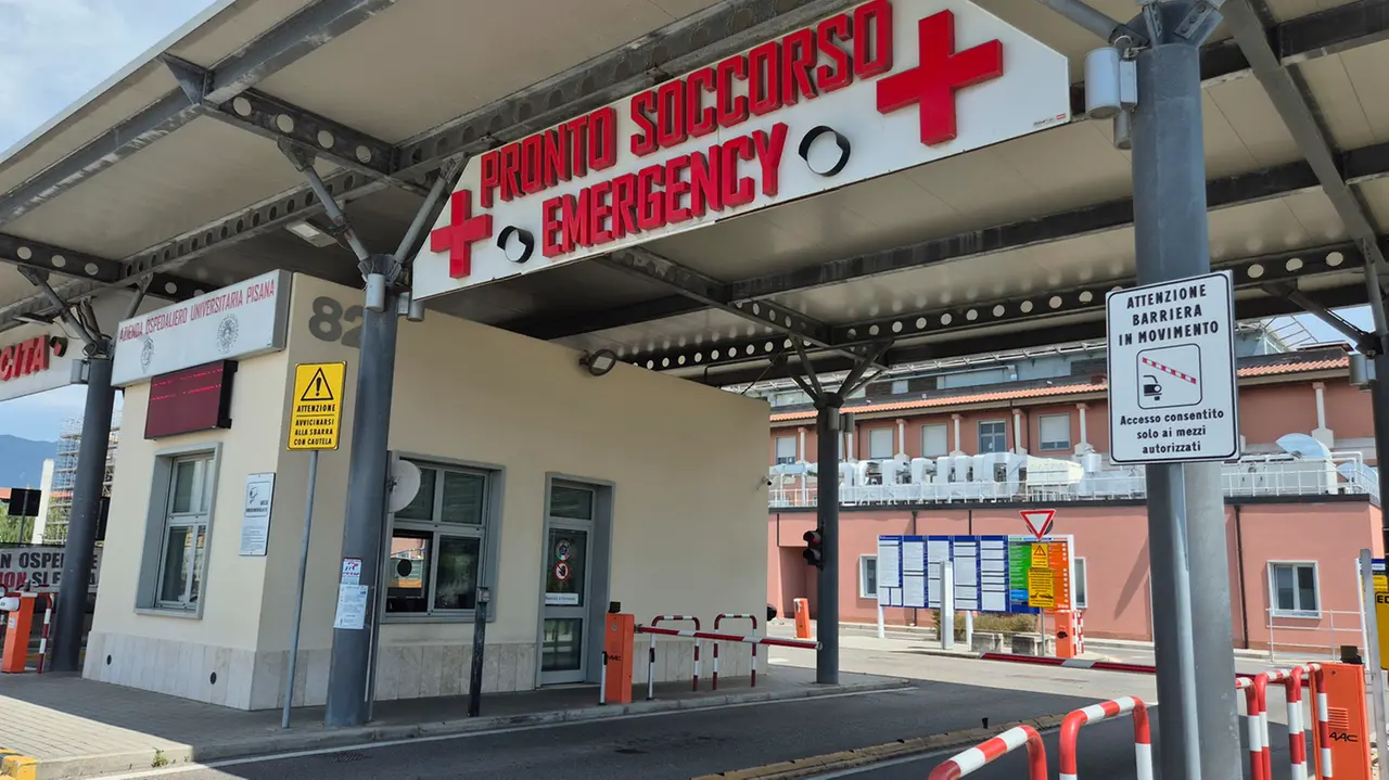 Con la moto contro un’auto sulla Fi-Pi-Li: centauro grave in ospedale