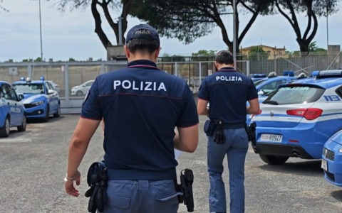 Dalla droga nascosta nelle auto agli appuntamenti via chat, 6 arresti della Polizia di Stato