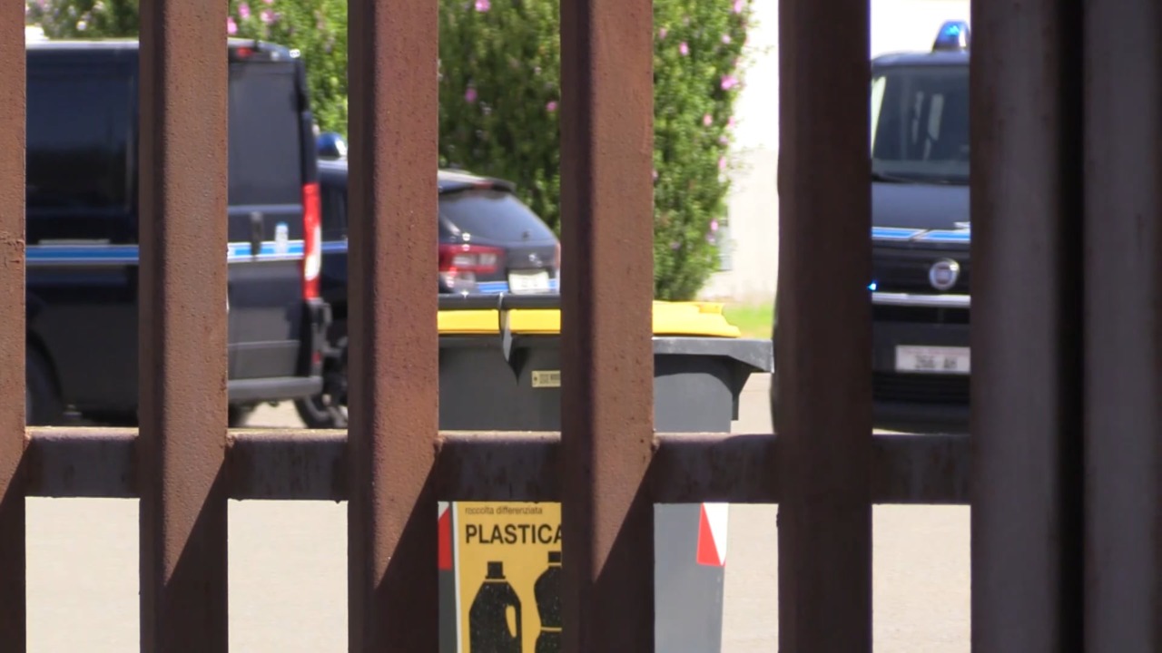 Detenuto aggredisce tre agenti al carcere della Dozza di Bologna