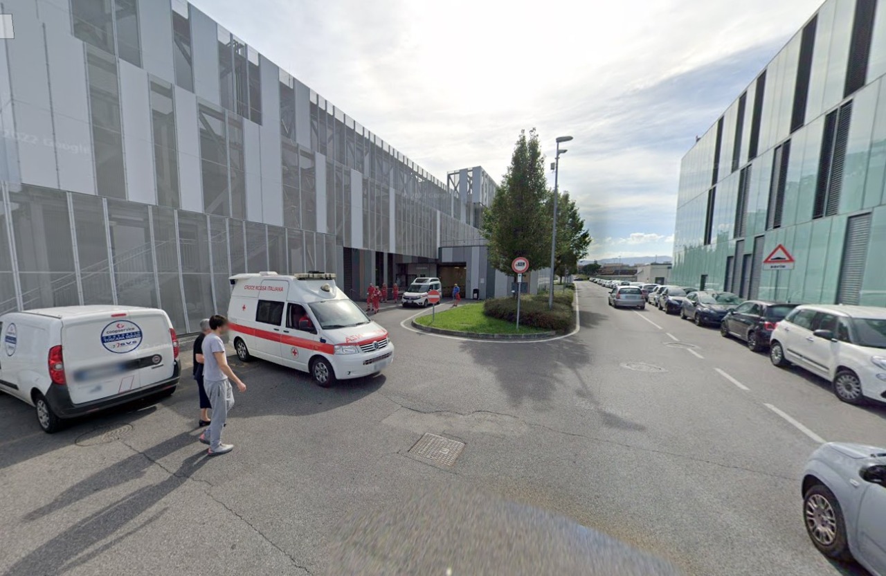Detenuto cerca di scappare, sparatoria al pronto soccorso