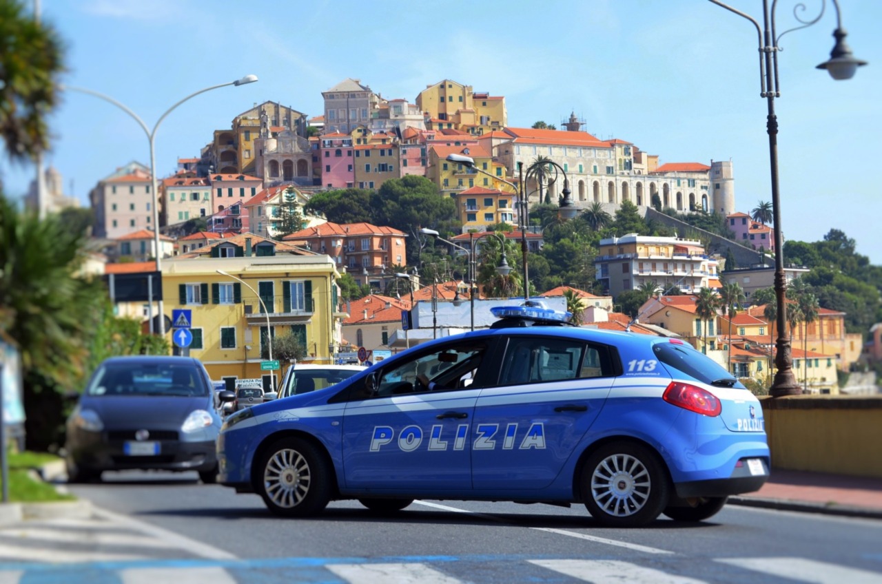 Diciannovenne straniero abusa di una minorenne dopo una festa in piazza ad Imperia