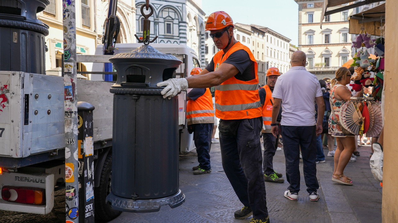 Ecco i nuovi cestini gettacarte del centro storico