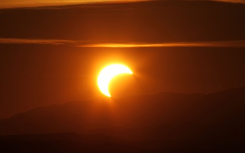 Eclissi parziale, in Toscana il picco prima del tramonto