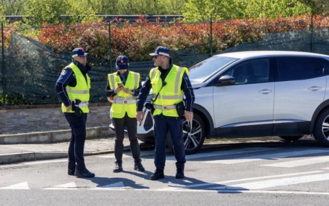 Empoli, abbandono di rifiuti: due denunciati