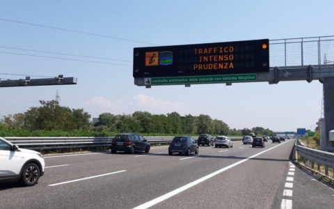 Fine settimana di esodo estivo da bollino nero sulle strade, 26 milioni in viaggio