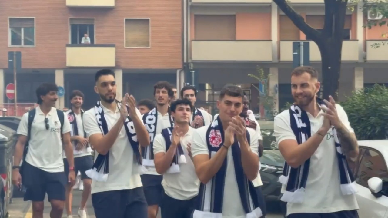 Fortitudo, che festa con i tifosi
