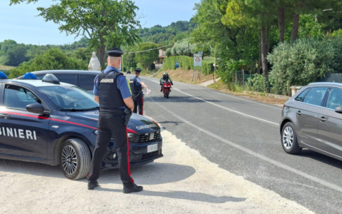 Fuga in moto a Numana ma era senza patente: denunciato