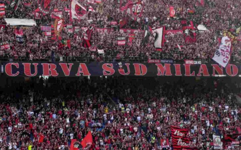 Funerali Baresi, fischi della Curva Sud per Cardinale e Scaroni