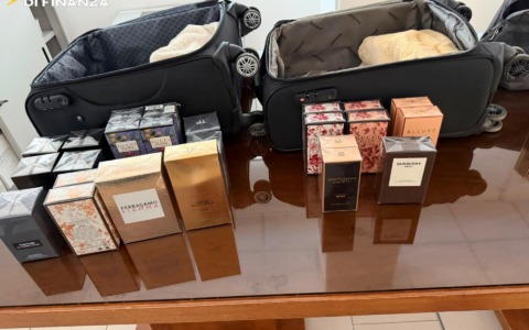 Furto di profumi di lusso al Galilei, due arresti