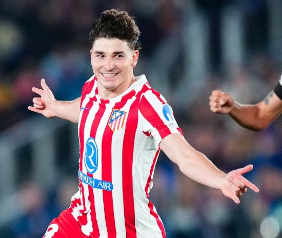 Il caso di Julian Alvarez: fischiato dai tifosi, incedibile per l’Atletico