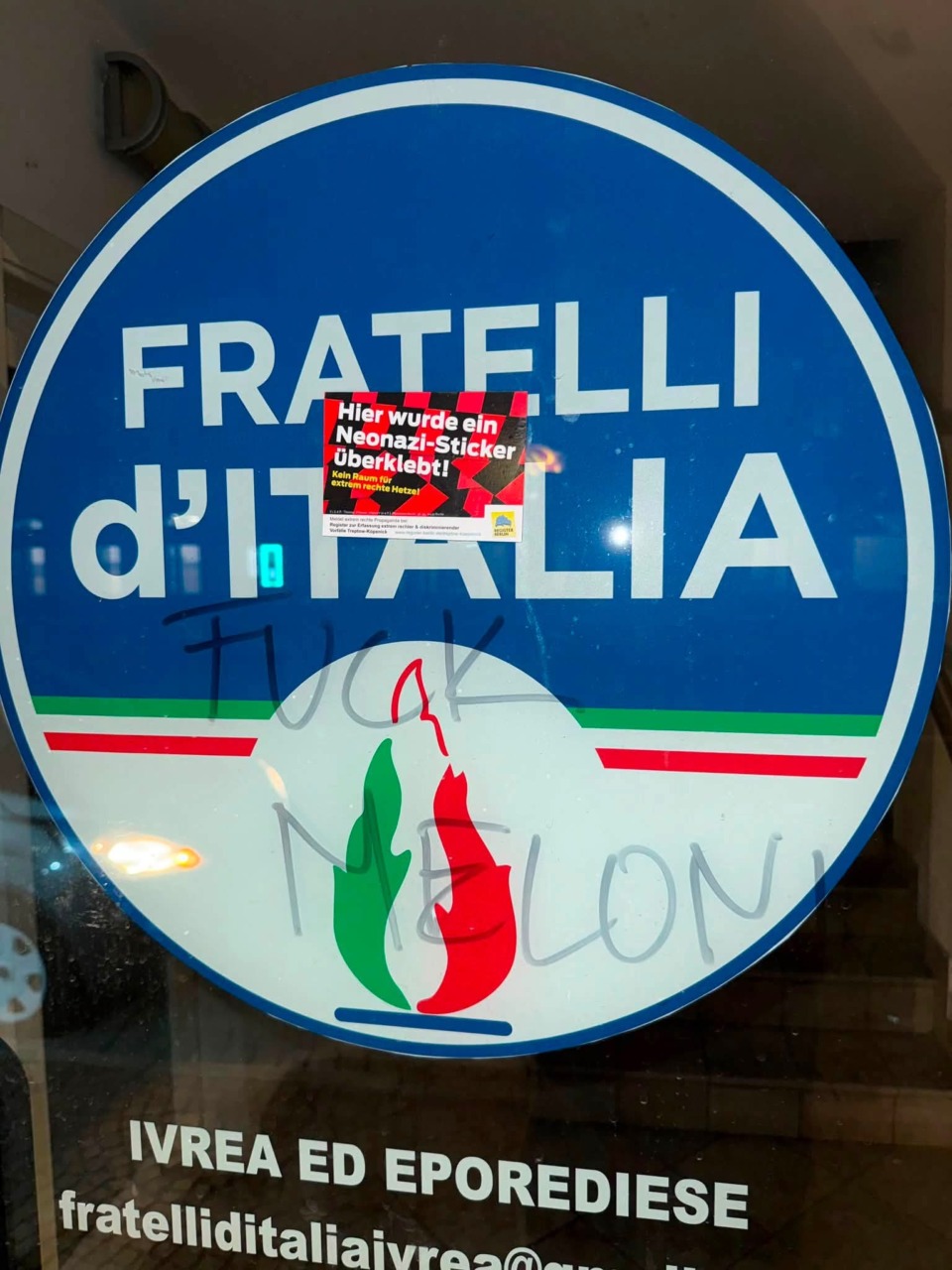 Imbrattata la sede di FdI a Ivrea