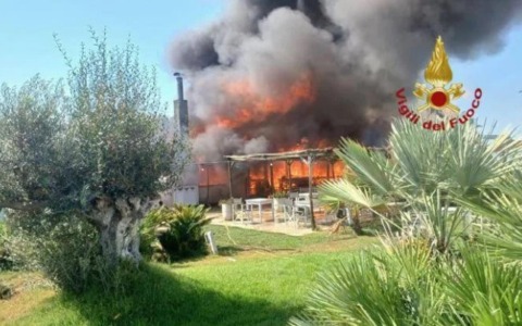 Incendio allo stabilimento “La Rambla”