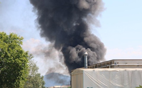 Incendio in uno stabilimento industriale