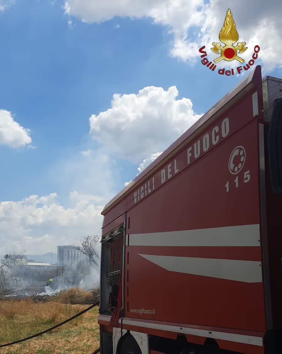 Incendio sulla A91 Roma-Fiumicino, chiusi alcuni svincoli per consentire i soccorsi