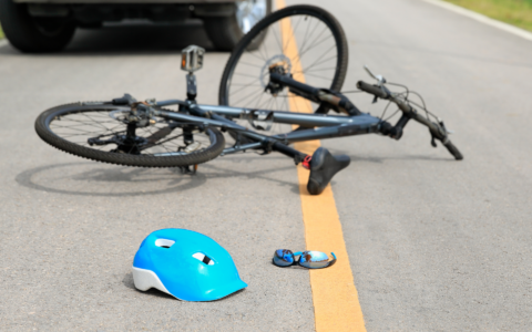 Investimento volontario di quattro ciclisti, uomo di 73 anni arrestato