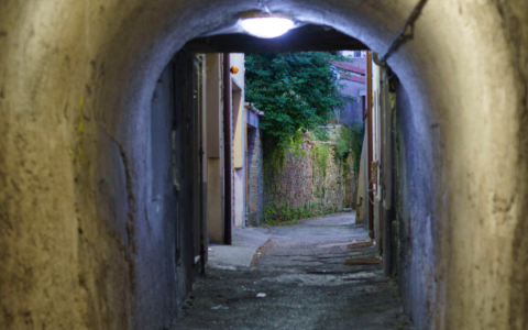 Le opere di Gianni Scacciafratte nel borgo storico