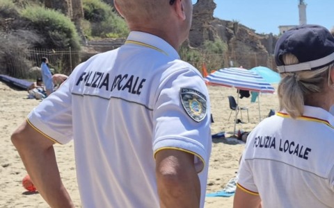 Lite in spiaggia, identificati gli otto protagonisti