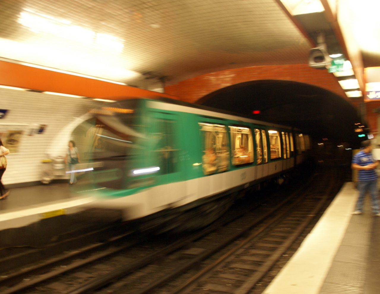 Macchinista evita l’investimento sui binari della metro