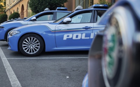 Maltratta e violenta la compagna incinta: arrestato dalla Squadra Mobile