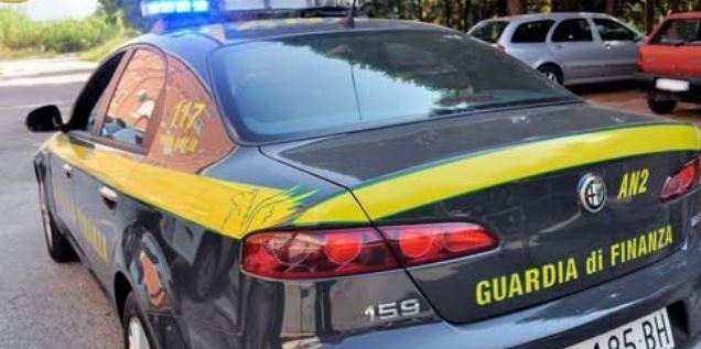Maxi sequestro di hashish, trovati 120 kg nel casolare