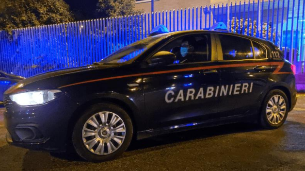 Merce rubata dal negozio e nascosta in auto: denunciati due dipendenti per furto aggravato