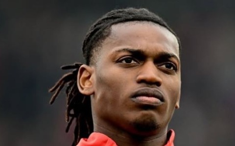 Milan, rilancio del Galatasaray per Leao: parti più vicine