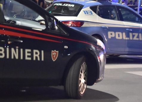 Minaccia di morte l’ex e tenta di aggredirla in caserma: arrestato 43enne