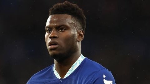 Napoli, focus sulla difesa: Badiashile a un passo, piace Aguerd