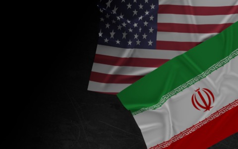 Nuovi attacchi tra Stati Uniti e Iran, risalgono gas e petrolio