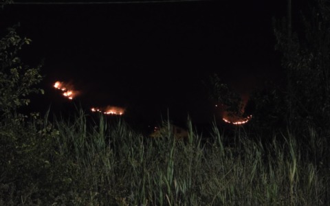 Incendio lungo la SP Casermette, scatta la chiusura precauzionale della strada