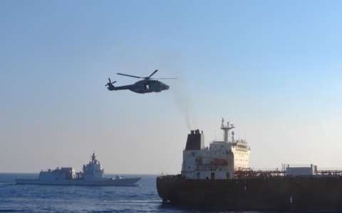Petroliera della flotta ombra russa abbordata dalla Marina italiana al largo di Pantelleria