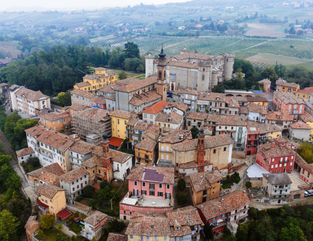 Piazza Alfieri chiusa, sosta estesa al Campo del Palio