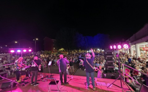 Pienone in piazza Campora al quartiere Cristo con il concerto dei Dik Dik
