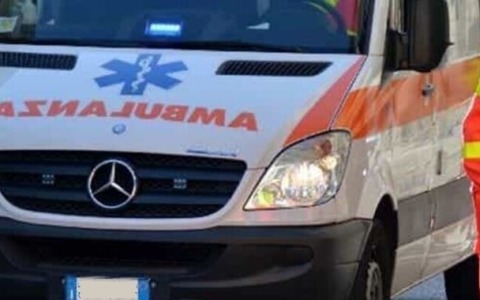 Ragazzino cade dallo skate, salvato grazie ad un passante