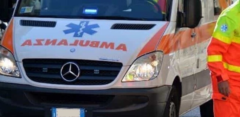 Ragazzino cade dallo skate, salvato grazie ad un passante
