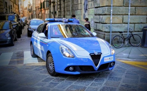 Rapina con lo spray per rubare l’orologio, due fermati