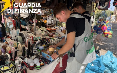 Rosignano (Livorno), maxi sequestro di giocattoli pericolosi