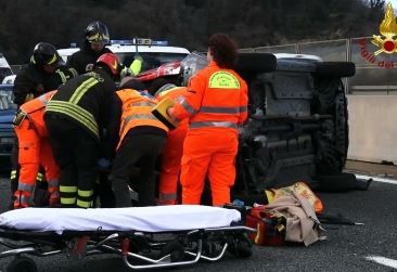 Scontro auto-moto, muore un giovane di 32 anni