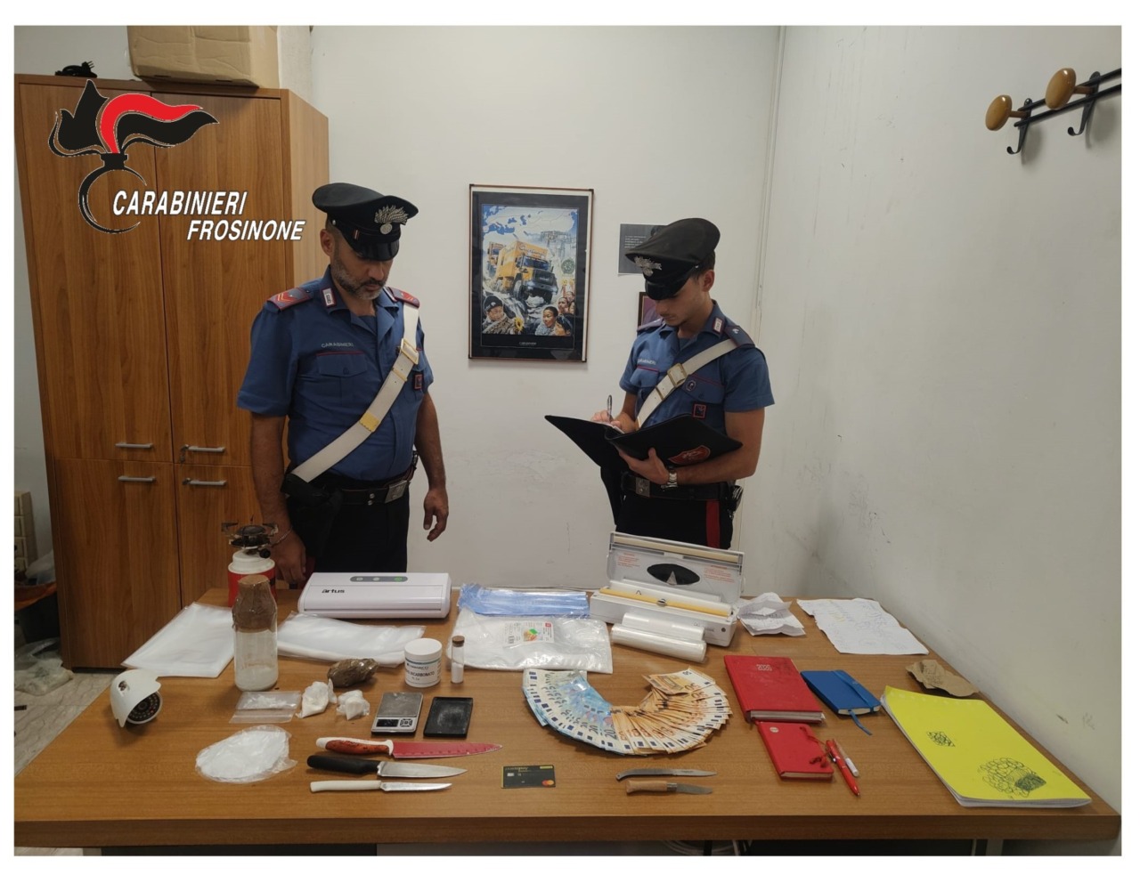 Spaccio di droga, scoperta la base e sequestrato un laboratorio artigianale per la cottura del crack. 4 arresti