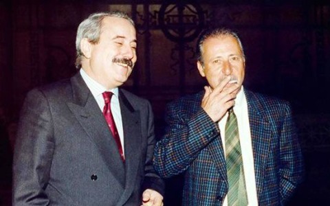 Sì alla commissione antimafia e all’intitolazione di uno spazio a Falcone e Borsellino