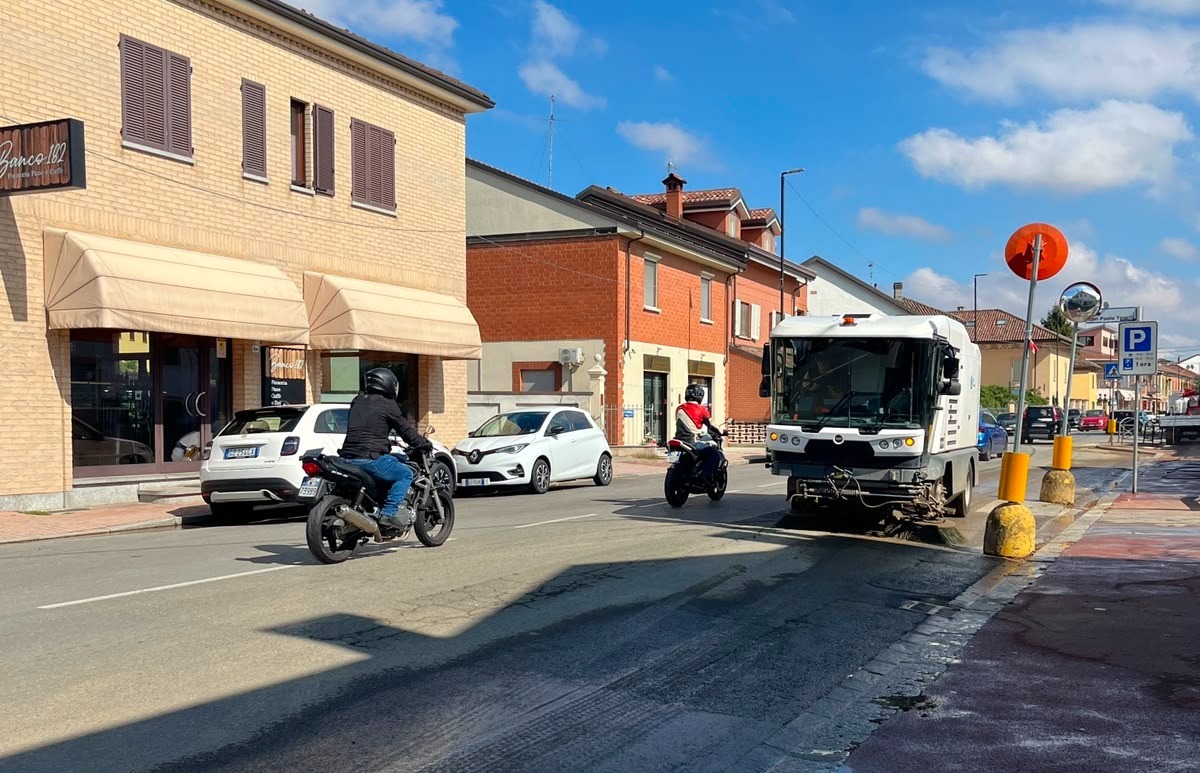 Spinetta, intervento di AMAG Ambiente e Protezione Civile in via Genova