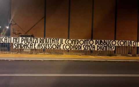 Stadio, attacco dei tifosi al Comune: “Sindaca e assessore codardi” / FOTO