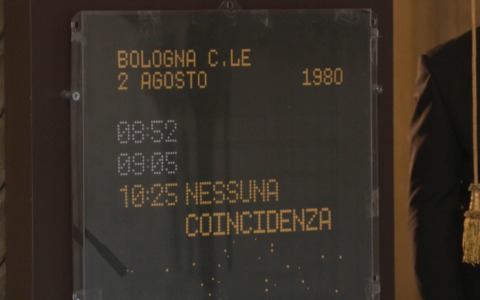 Strage due agosto: il corteo, i feriti, i familiari delle vittime e il triplice fischio
