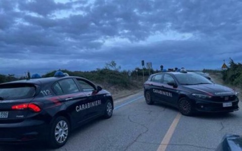 Tentano di rubare una moto sul lungomare, due arresti