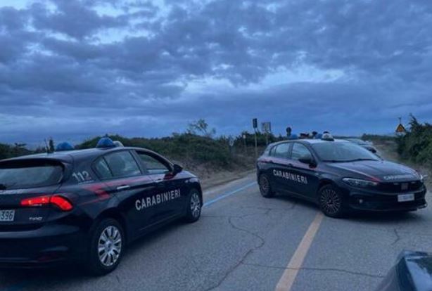 Tentano di rubare una moto sul lungomare, due arresti