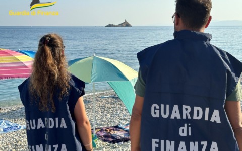 Toscana, controlli negli stabilimenti balneari: oltre 320mila euro di multe per tasse non pagate